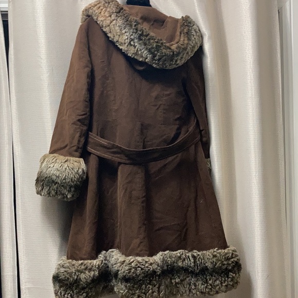 SOLD Vintage suede coat with faux fur - Picture 7 of 10